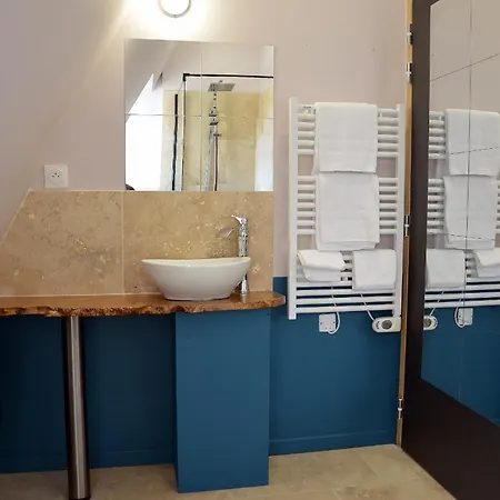 Le Logis De L'abbaye De Savin Saint-Savin (Vienne)