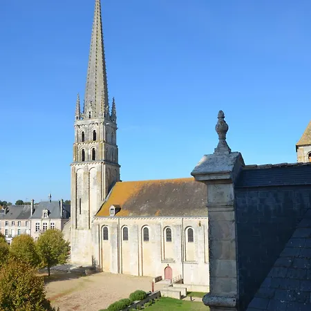 Le Logis De L'abbaye De Savin Saint-Savin (Vienne)