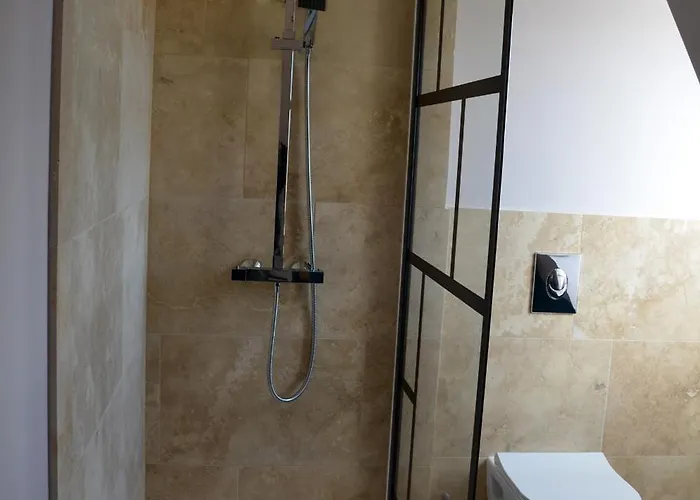 Le Logis De L'abbaye De Savin Saint-Savin (Vienne)