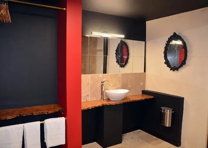 Le Logis De L'abbaye De Savin Couette-café 3*