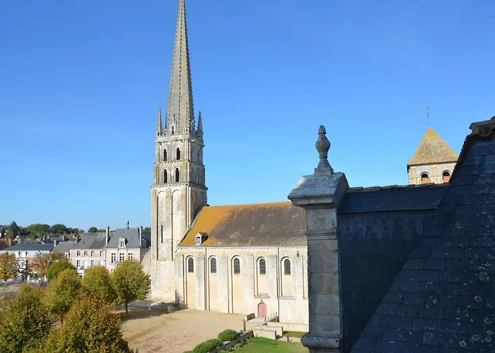 Le Logis De L'abbaye De Savin Saint-Savin (Vienne)